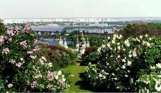 Panorama dal giardino botanico sulla parte bassa della Pechersk Lavra