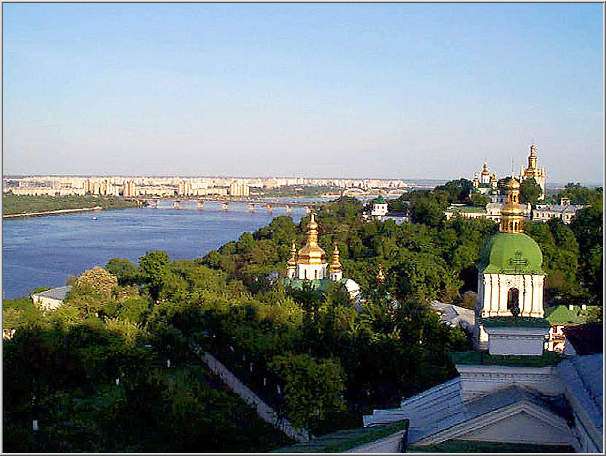 Parte bassa della Pechersk Lavra e fiume Dniepr