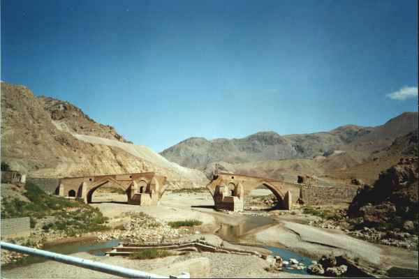 Antico ponte nel Kurdistan iraniano