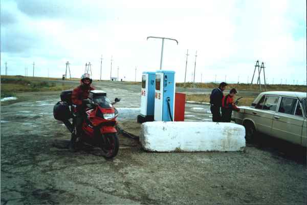 Benzinaio poco dopo Aktobe, verso Aral