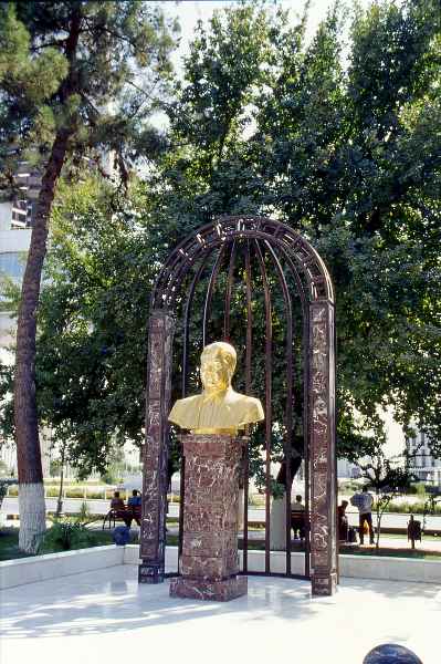 Busto del Presidente del Turkmenistan