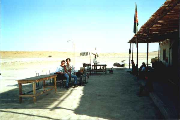 Locanda a Derveze, nel deserto Karakum (Turkmenistan)