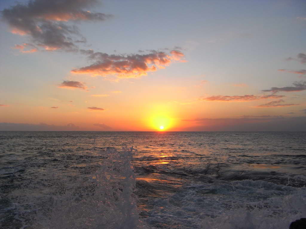 Tramonto al tempio Tanah Lot