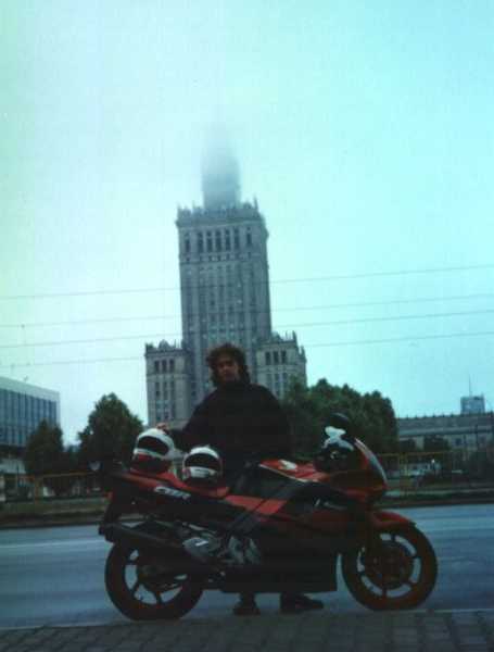 Palazzo della Cultura e della Scienza immerso nella nebbia, Varsavia (Polonia) 1994