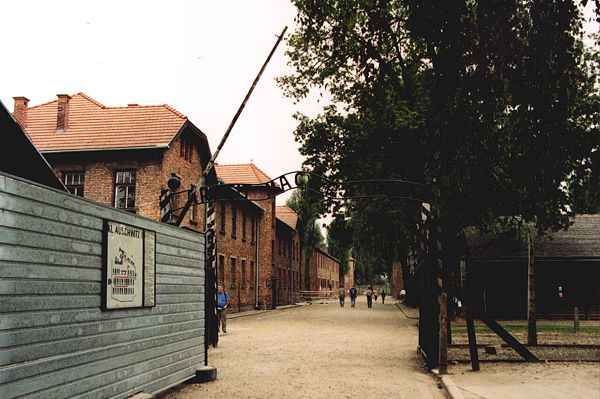 L'ingresso di Auschwitz, Oswiecim