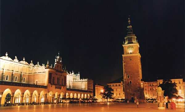 Vista notturna della Piazza del Mercato, Cracovia