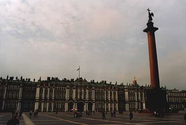 Facciata del Palazzo d'Inverno, uno degli edifici che ospitano l'Hermitage