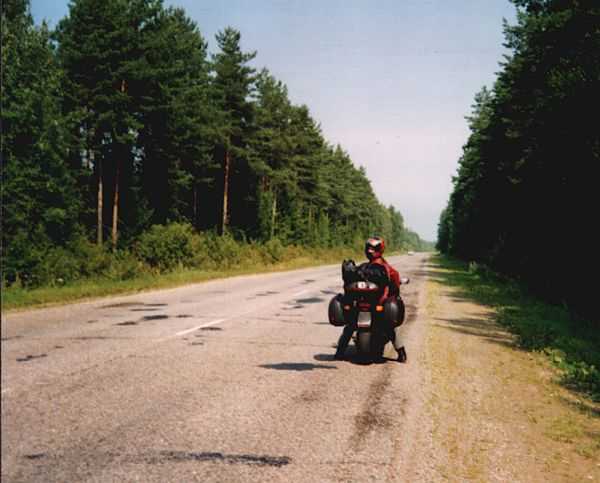 Strada fra Tartu e il confine russo, in Estonia